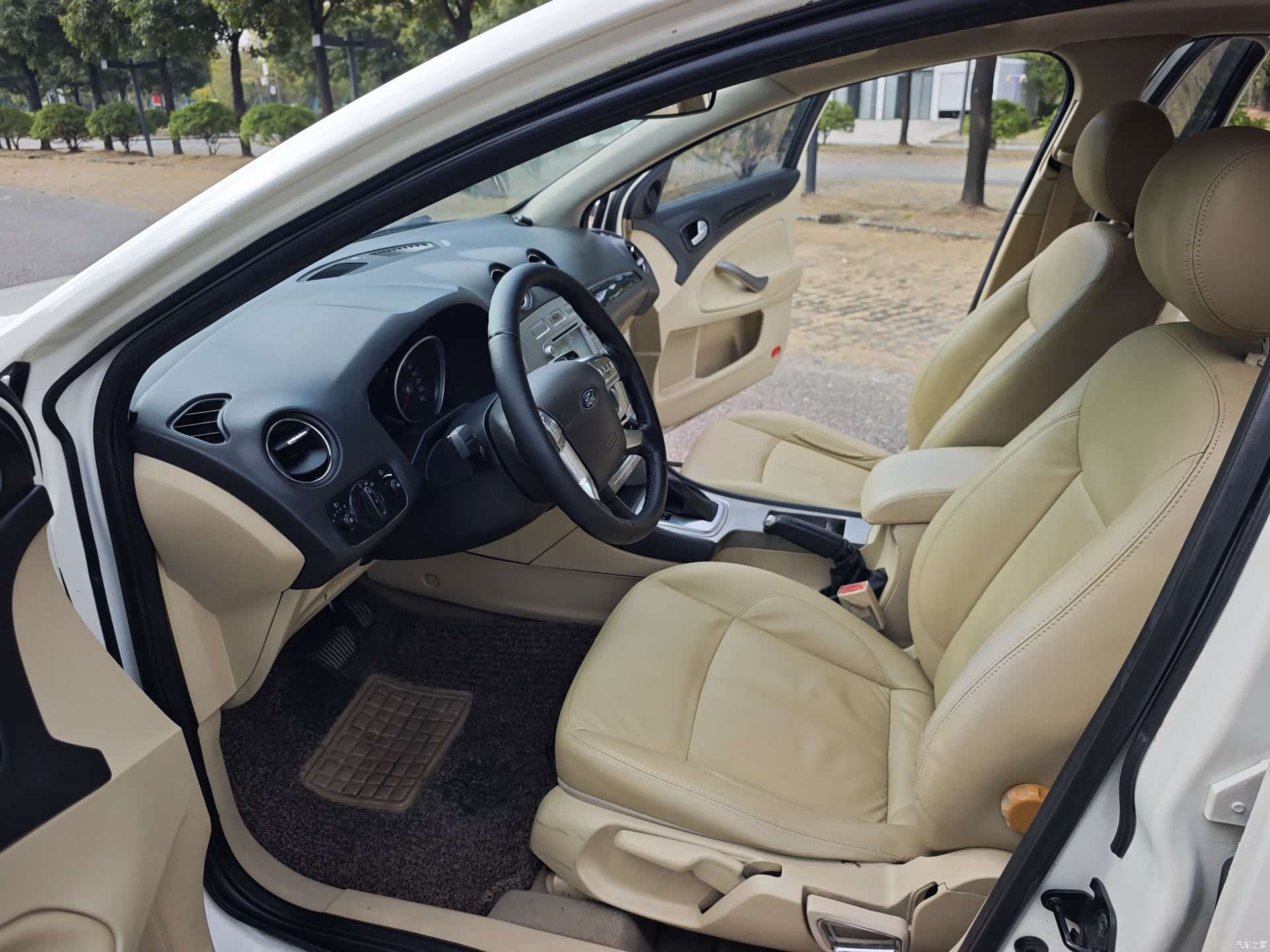 Ford Mondeo, 2011 14