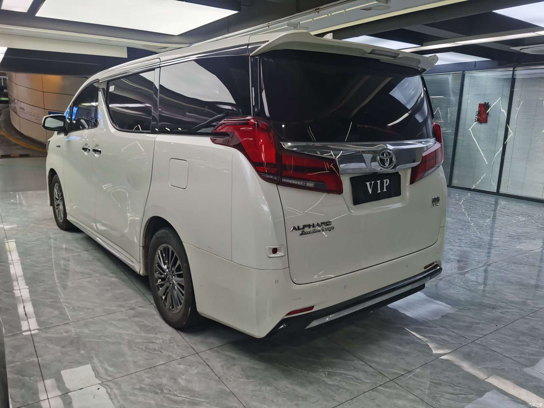 Toyota Alphard, 2022 4