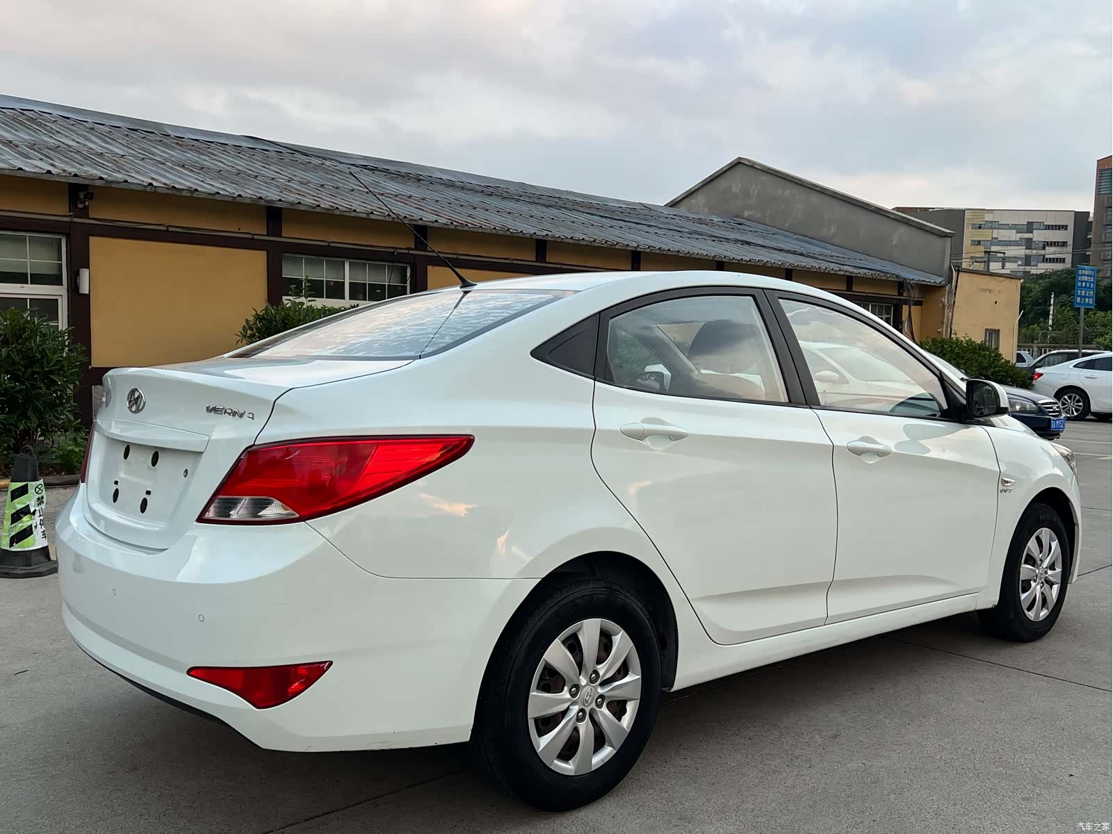 Hyundai GLS, 2016 9