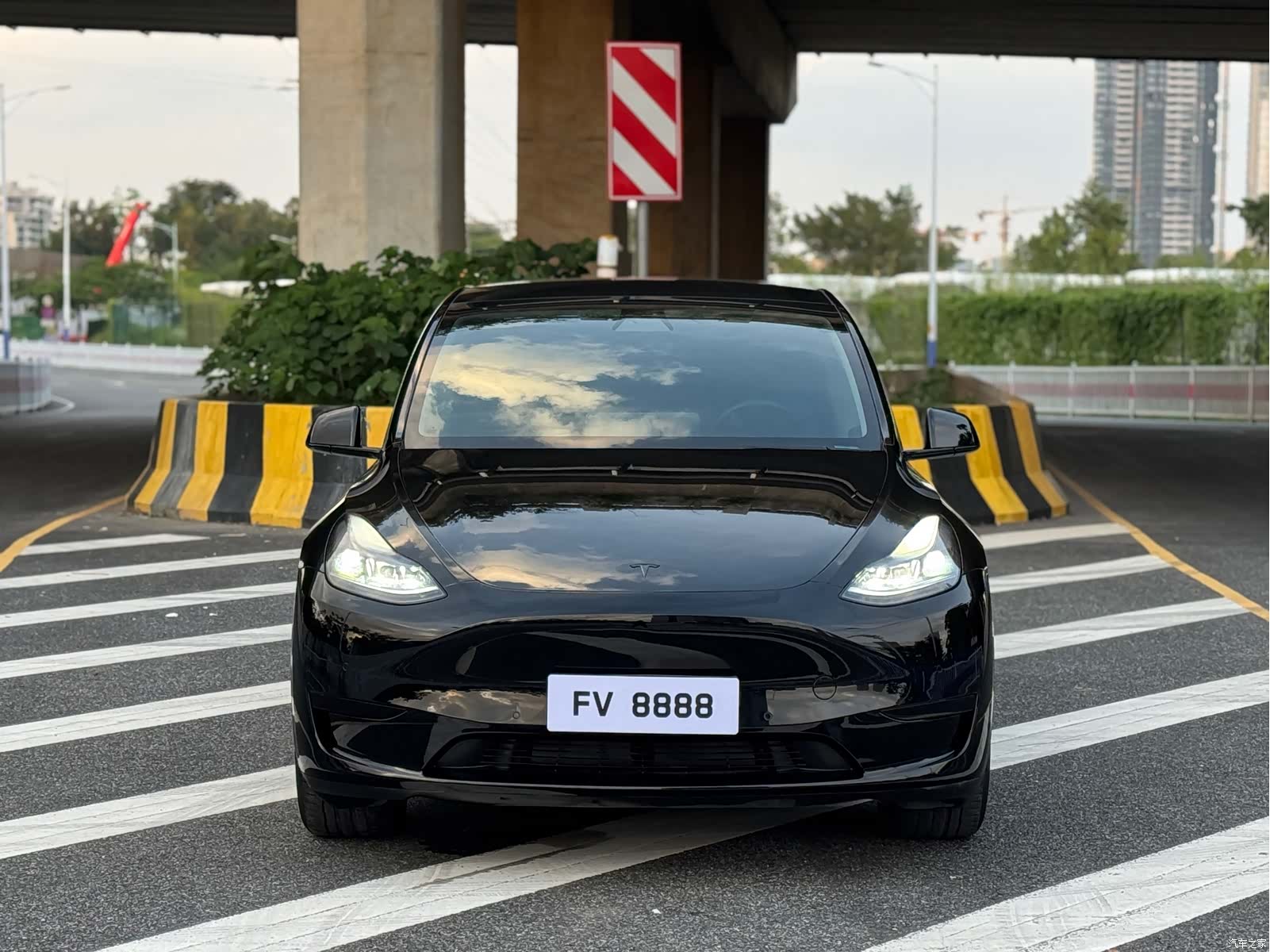 Tesla Model Y, 2023 2