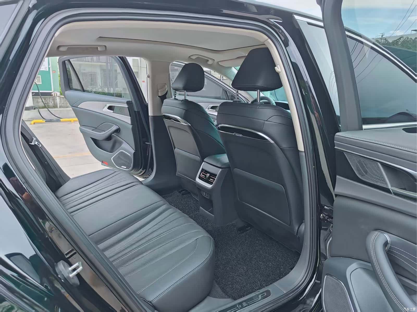 Hongqi H5, 2024 13