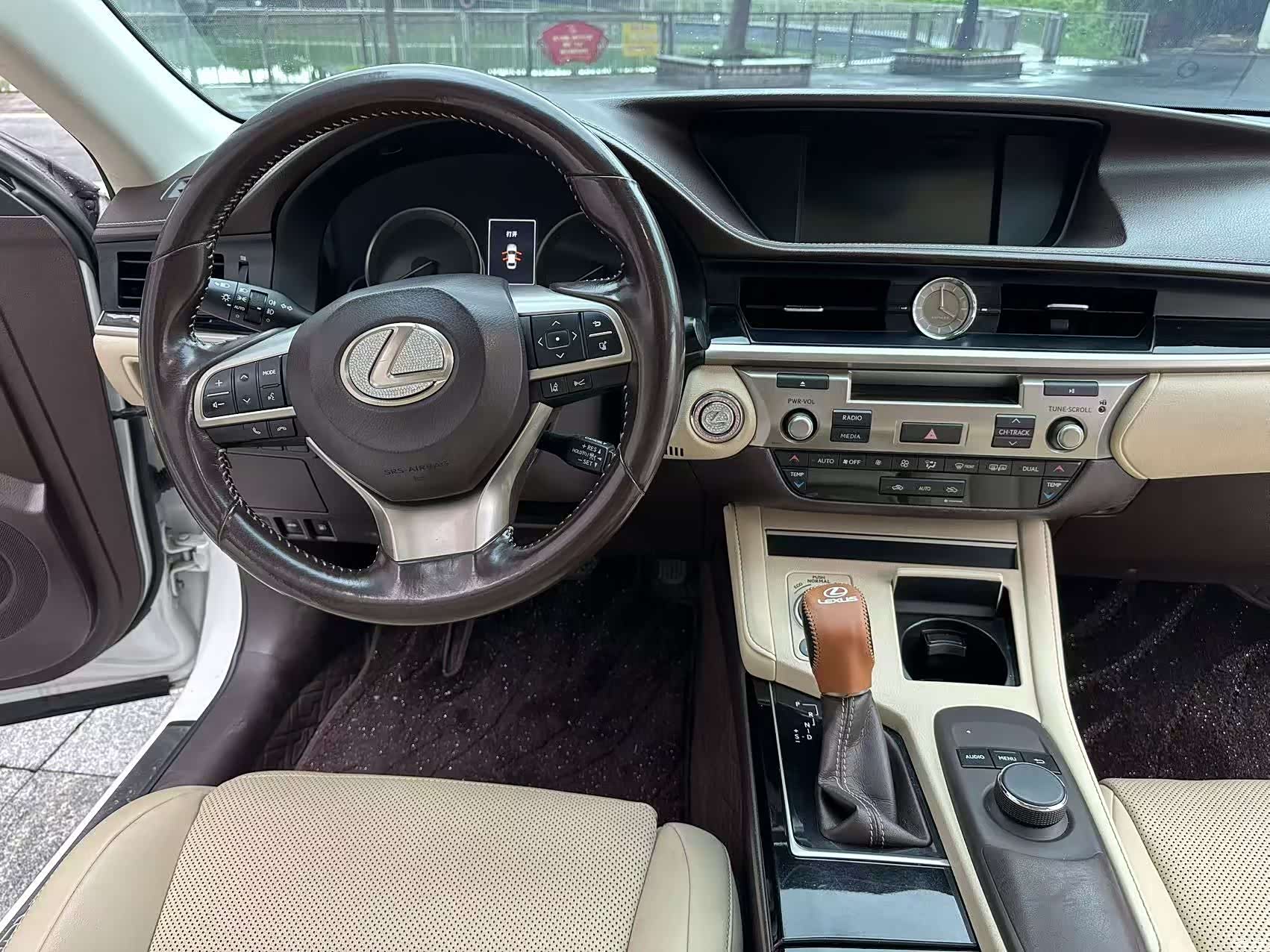 Lexus ES, 2016 12