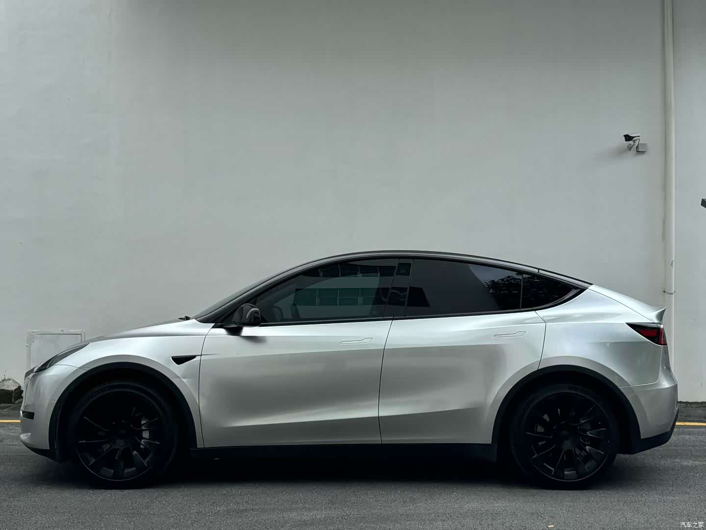 Tesla Model Y, 2023 3