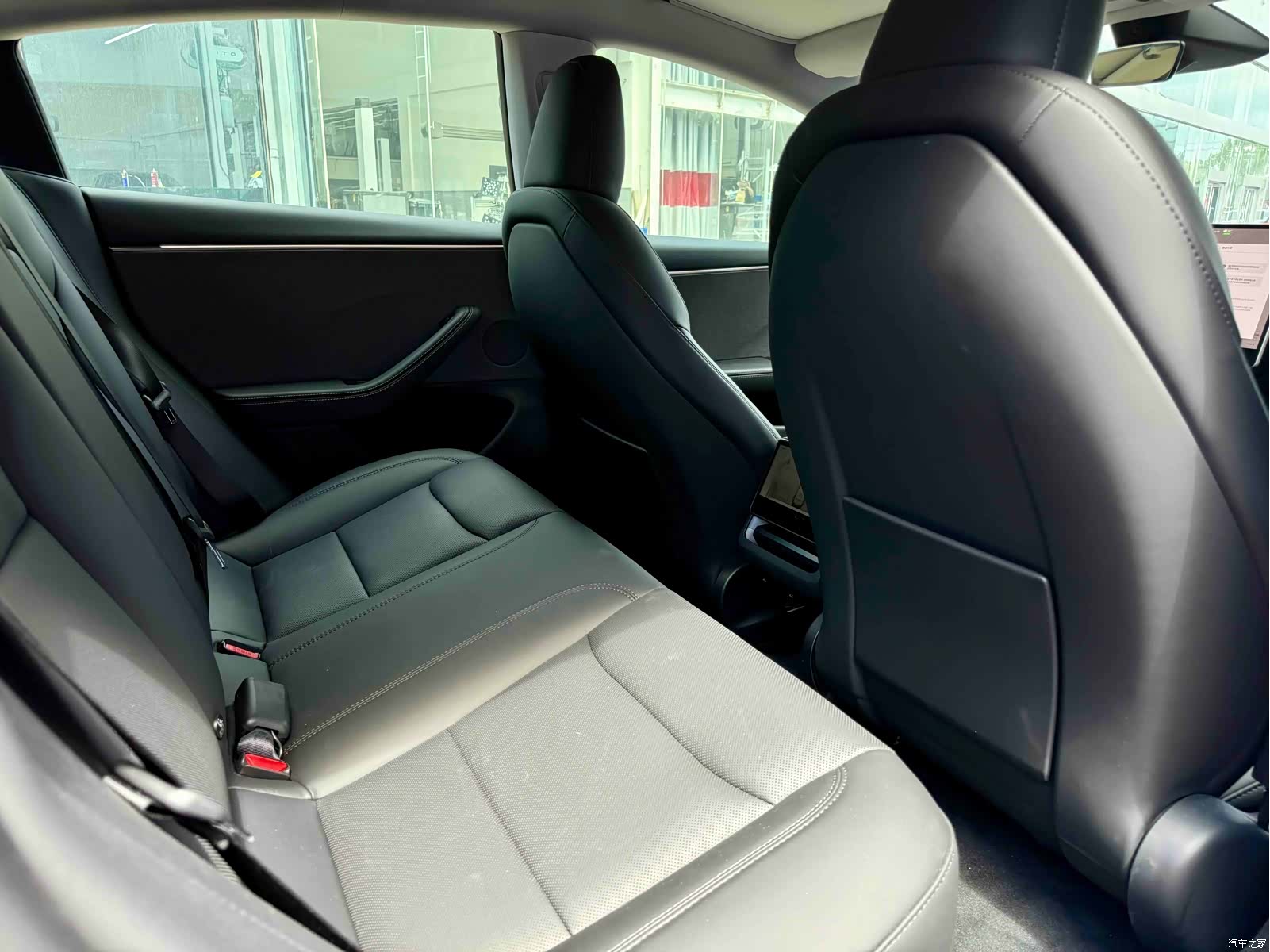 Tesla Model 3, 2025 11