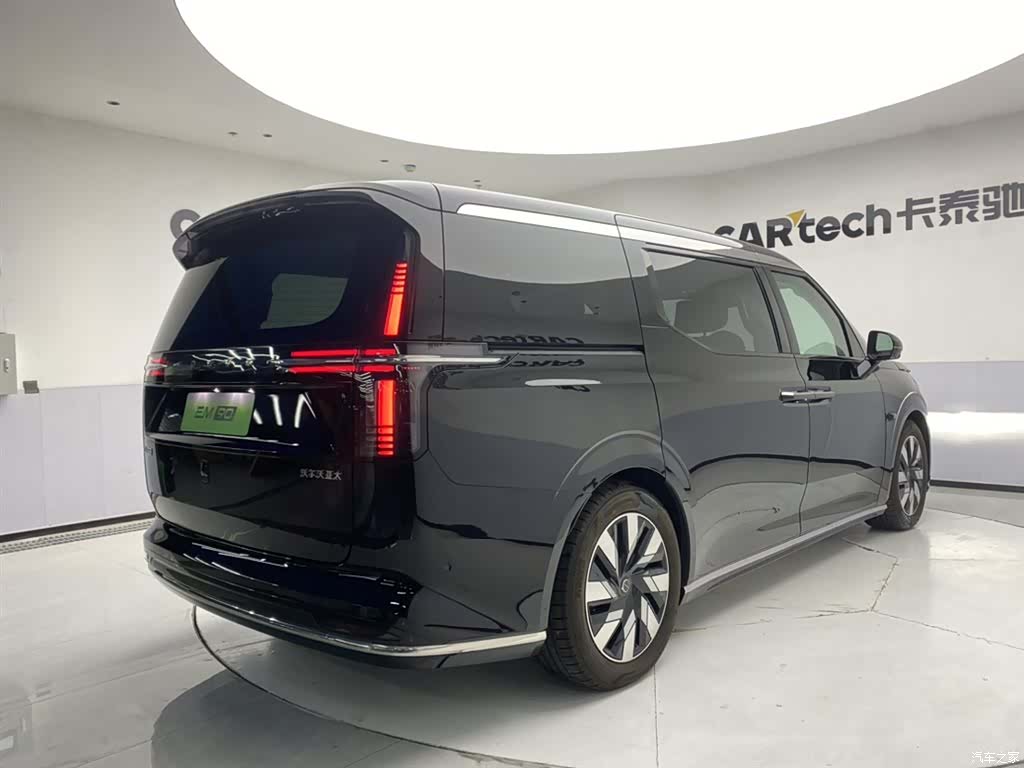 Volvo EM90, 2026 все фото