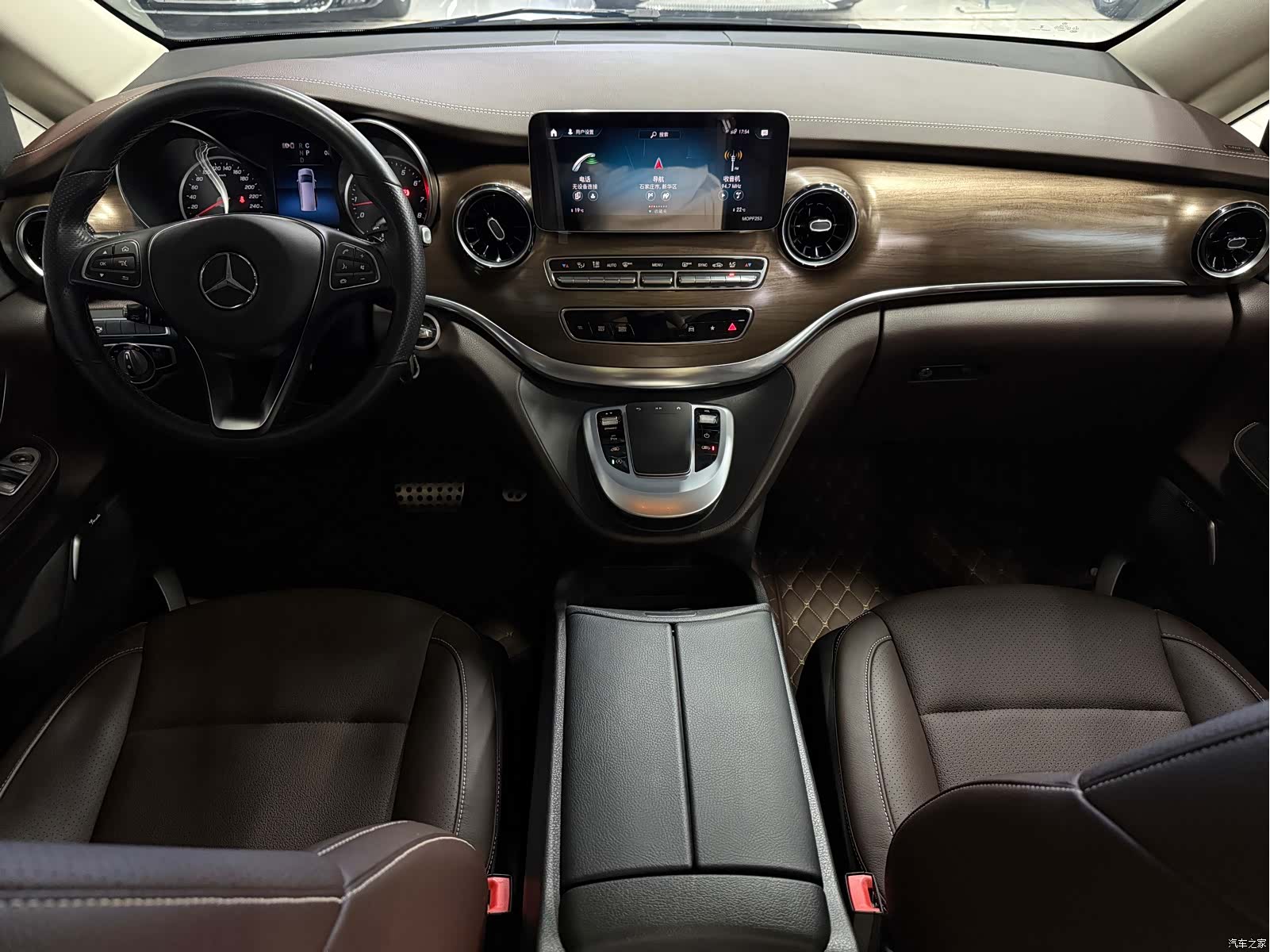 Mercedes-Benz V-Class, 2022 3