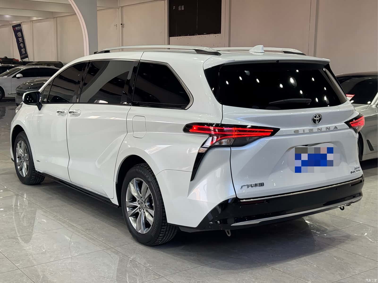 Toyota Sienna, 2024 3