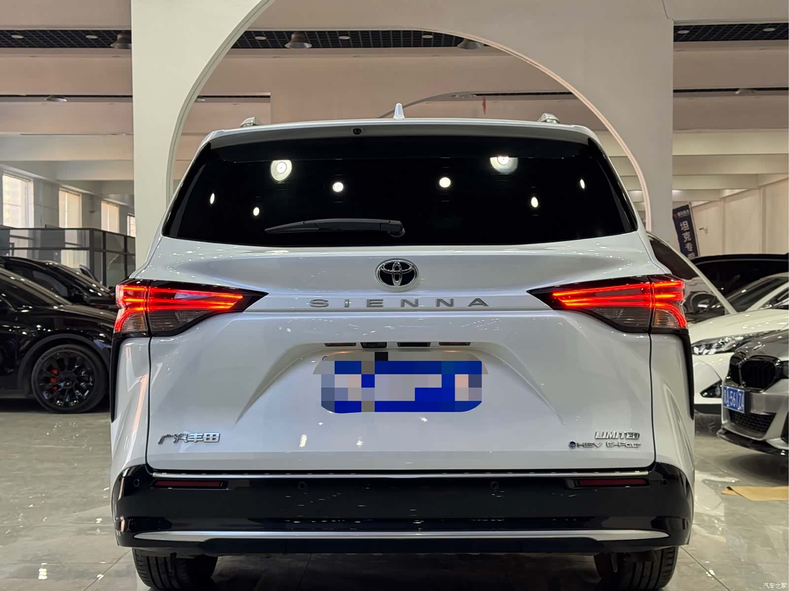 Toyota Sienna, 2024 все фото