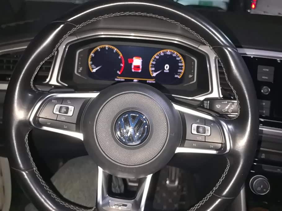 Volkswagen T-ROC exploring Songs