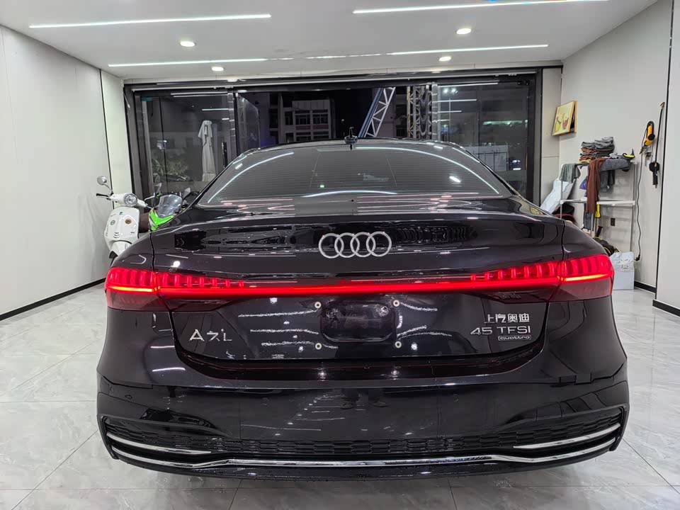 Audi A7L