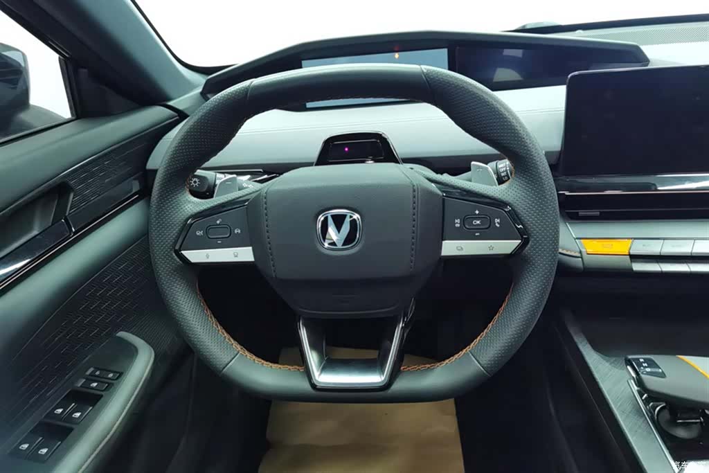 Changan UNI-V, 2022 15