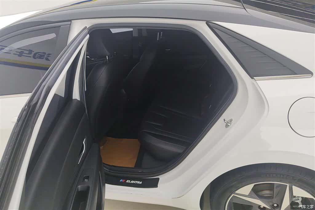 Hyundai Elantra, 2021 11