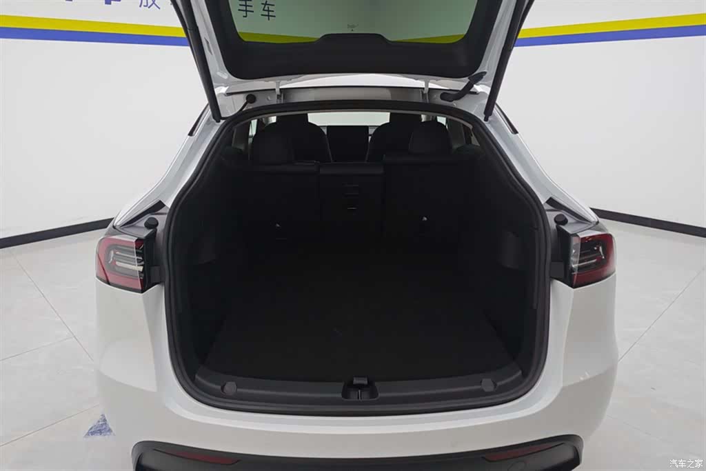 Tesla Model Y, 2022 4