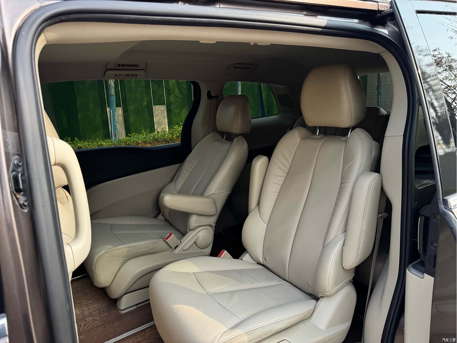 Buick GL8, 2017 13