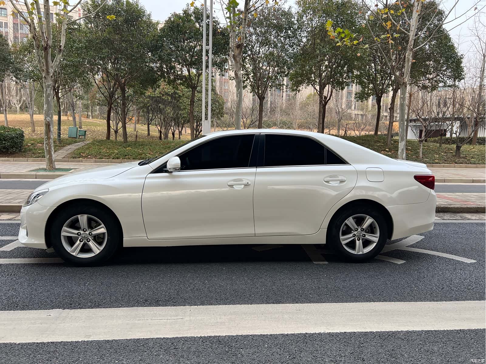 Toyota 2.5V, 2017 28