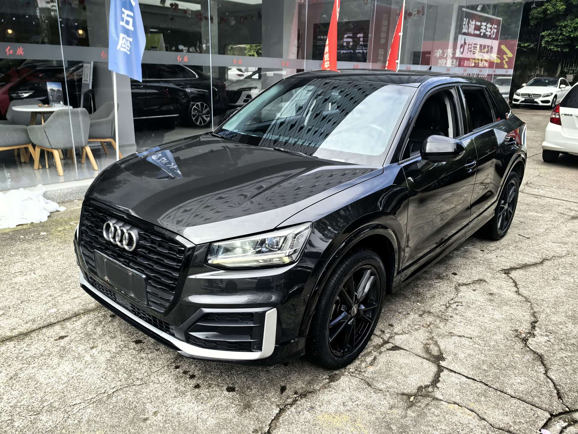 Audi Q2L, 2019 1