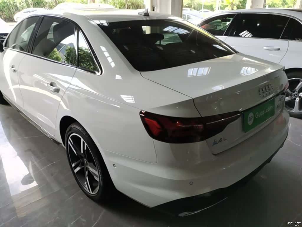 Audi A4L, 2022 все фото