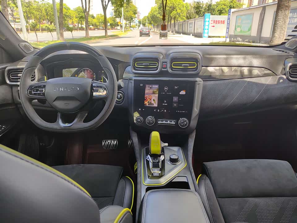 Lynk & Co 03