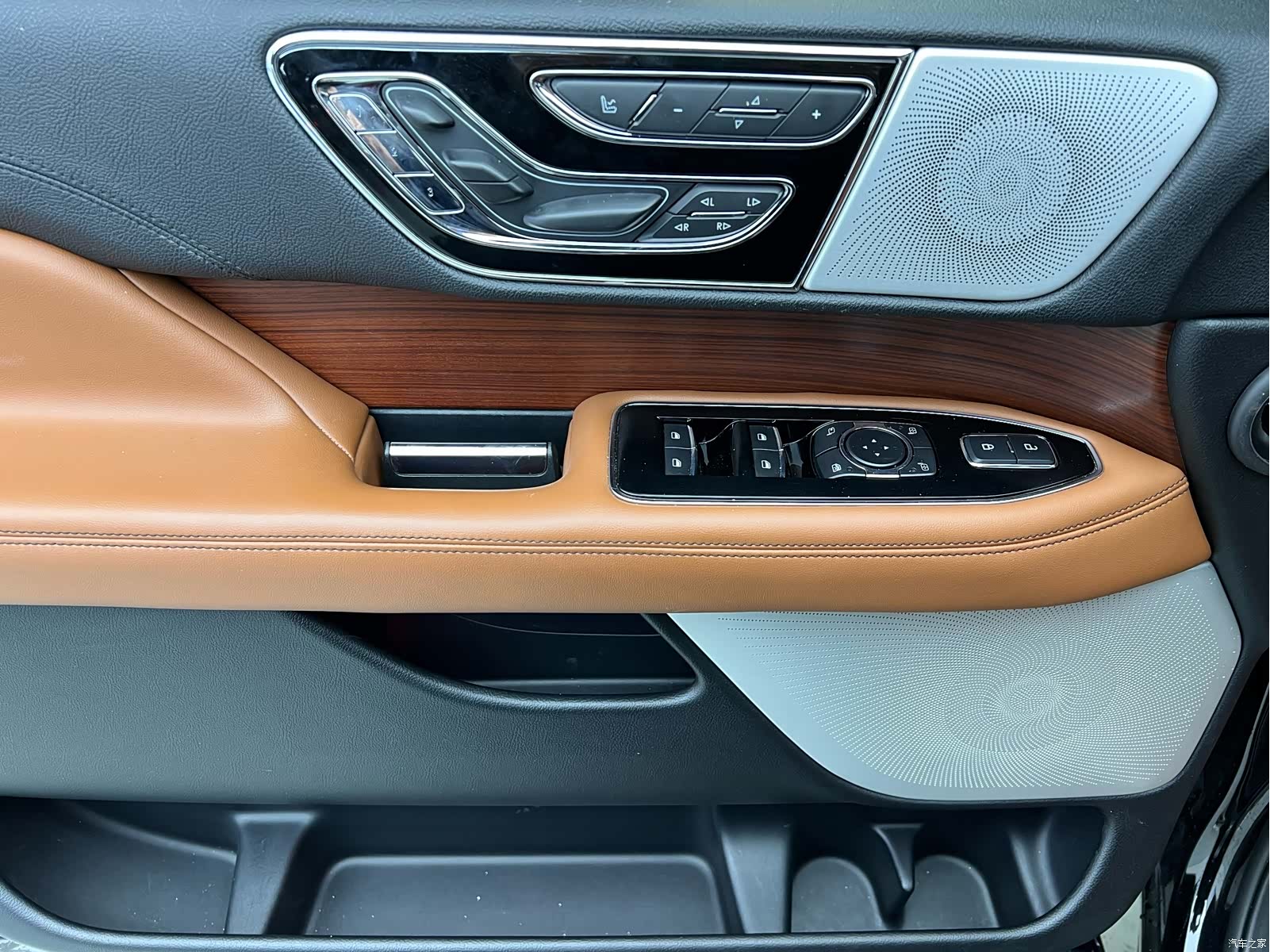 Lincoln Navigator, 2021 4
