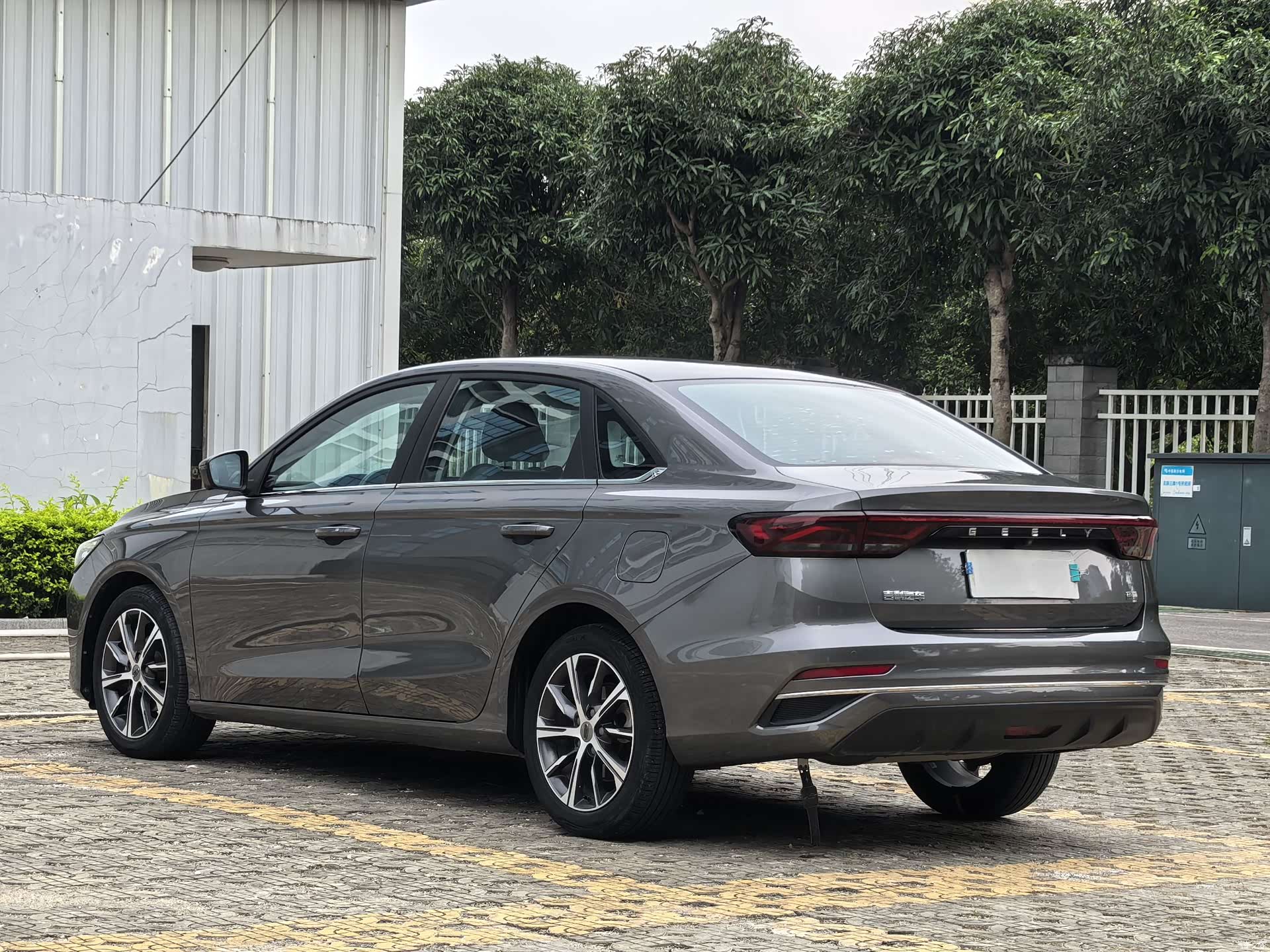 Geely Emgrand, 2021 4