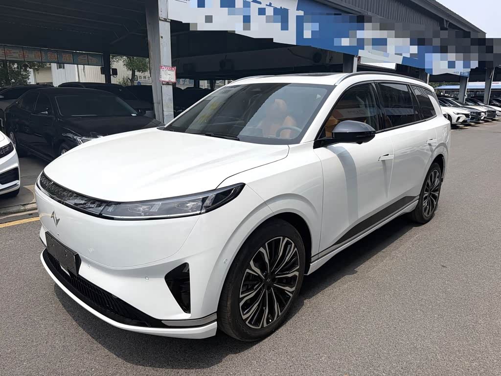 Dongfeng eπ008