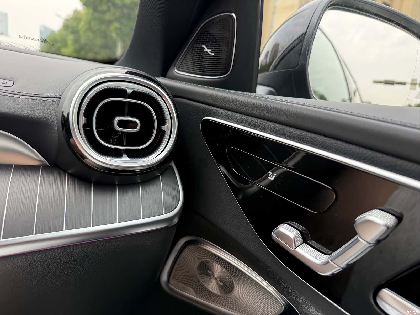 Mercedes-Benz C-Class, 2024 18