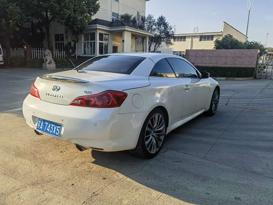 Infiniti Q60