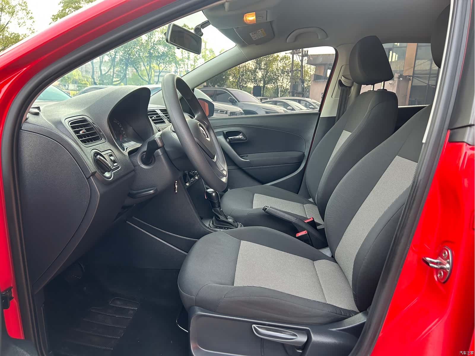 Volkswagen Polo, 2019 все фото