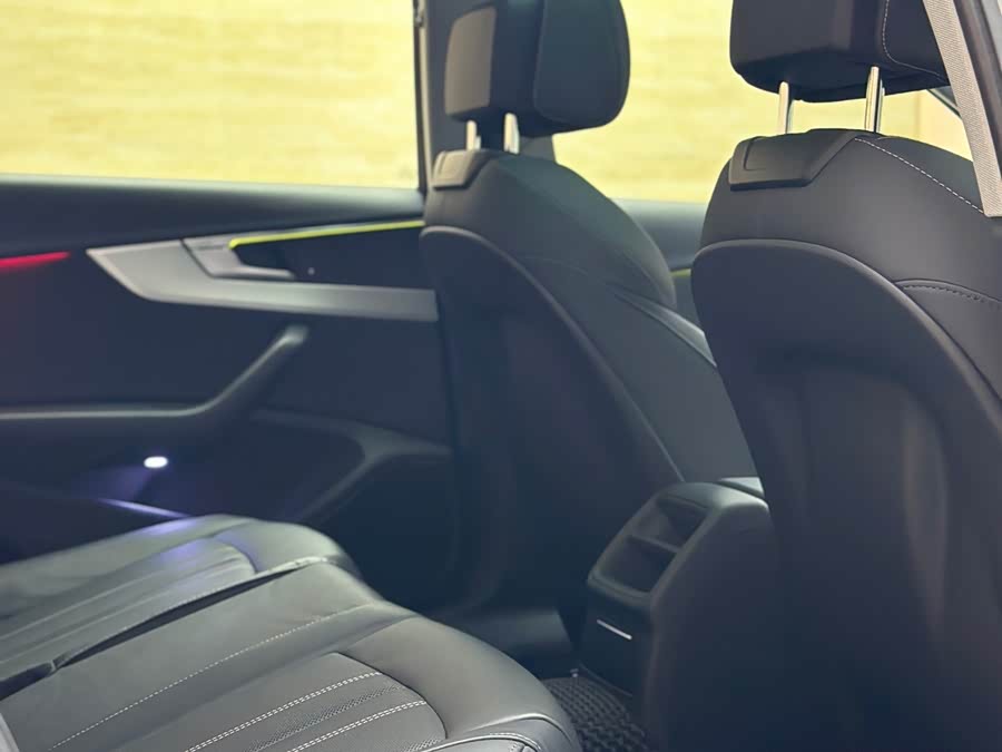 Audi A4L 2021, фото 8