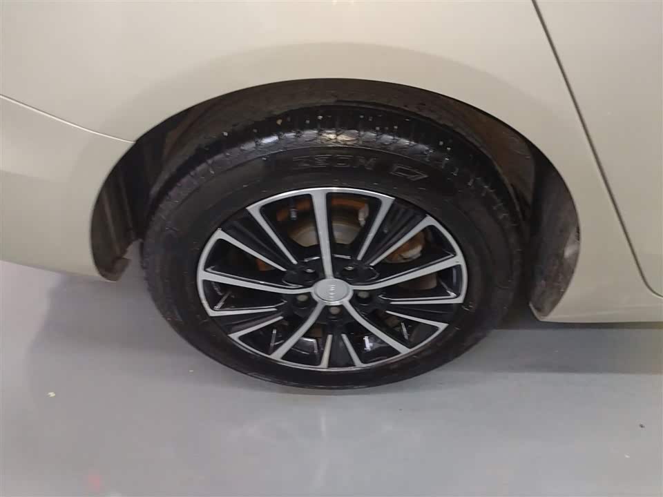 Roewe i5