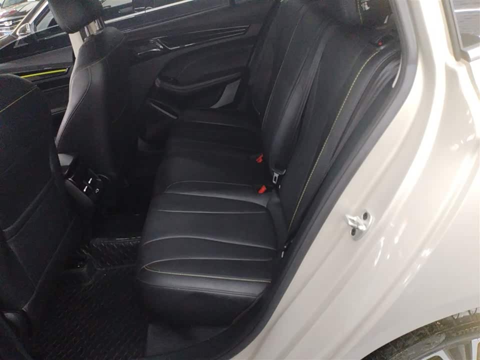 Roewe i5