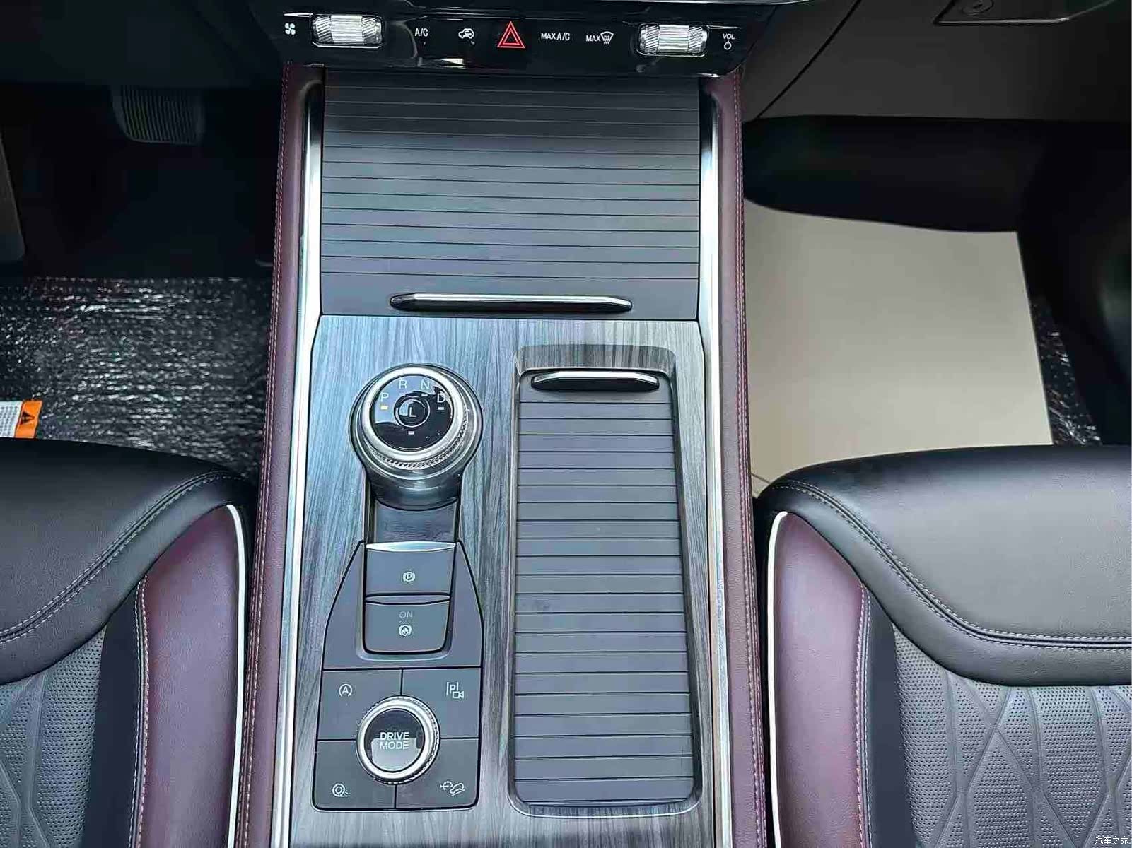 Ford Explorer, 2023 9