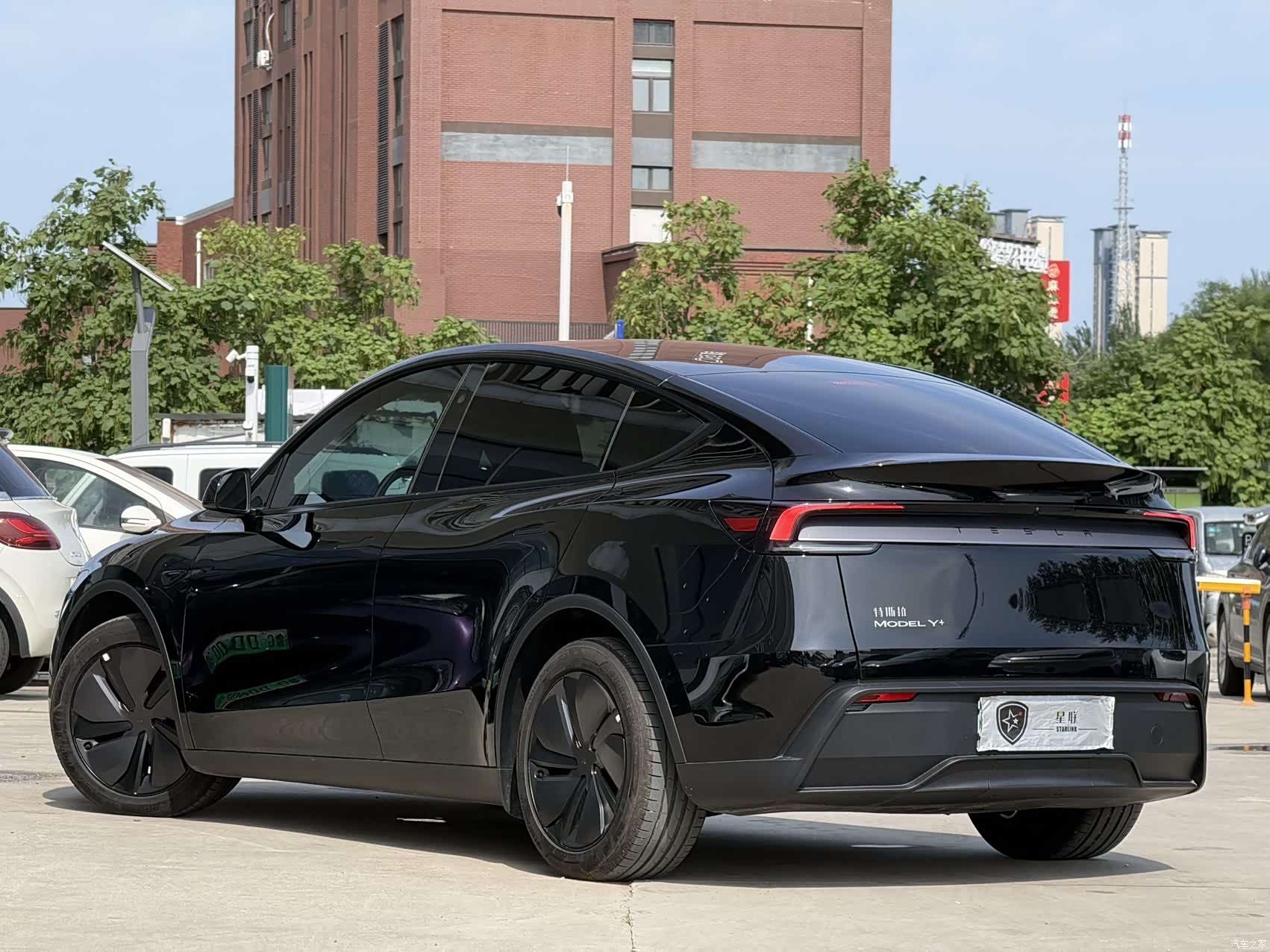 Tesla Model Y, 2026 4