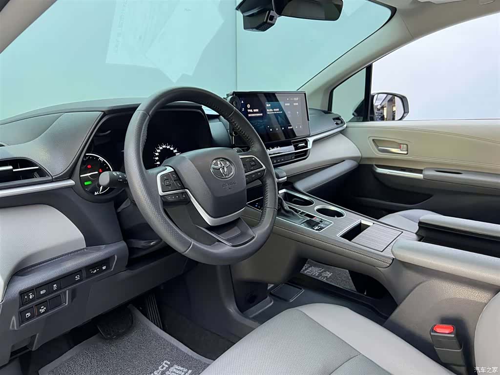 Toyota Granvia, 2024 18