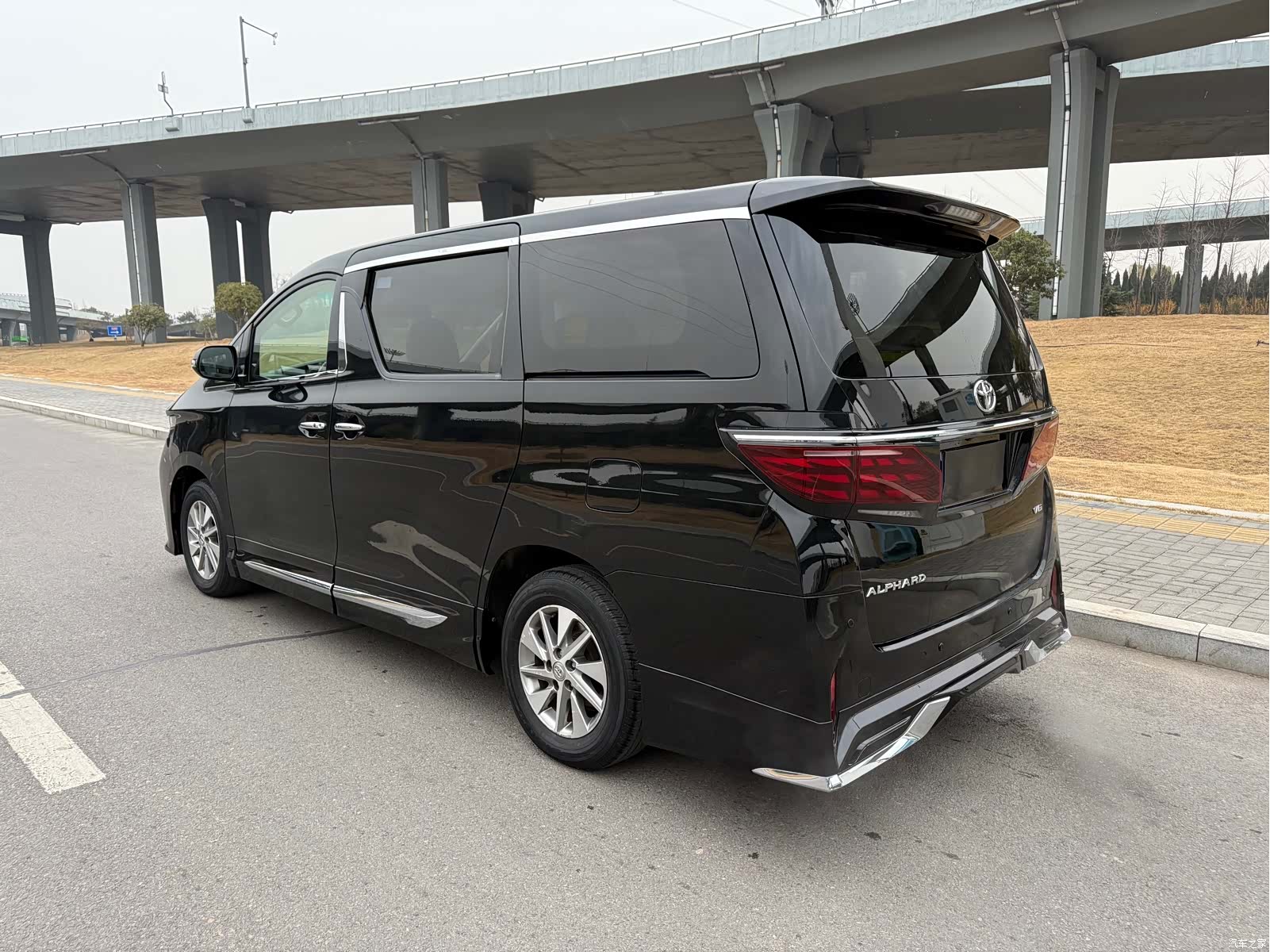 Toyota Alphard, 2014 9