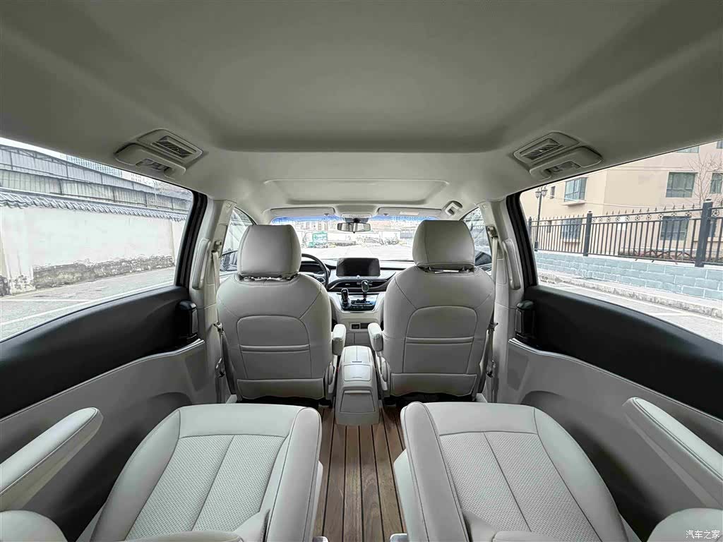 Buick GL8, 2023 10