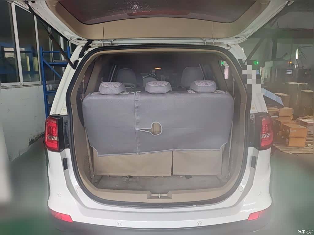 Wuling 730, 2016 10