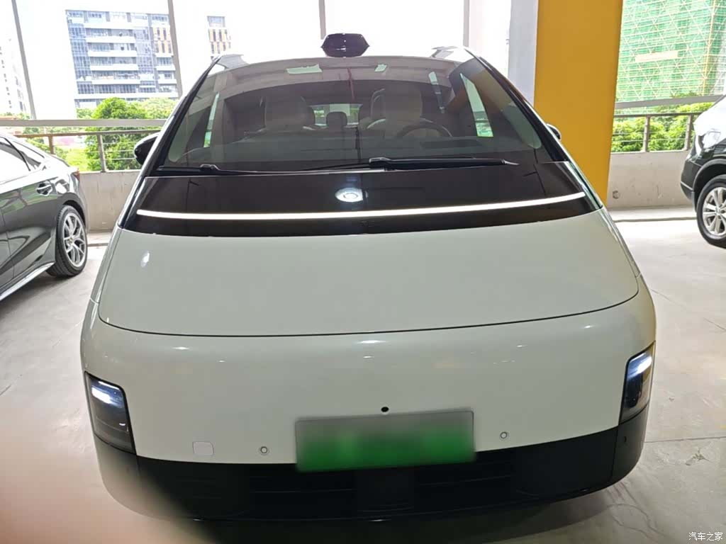 Li Auto MEGA, 2024 3