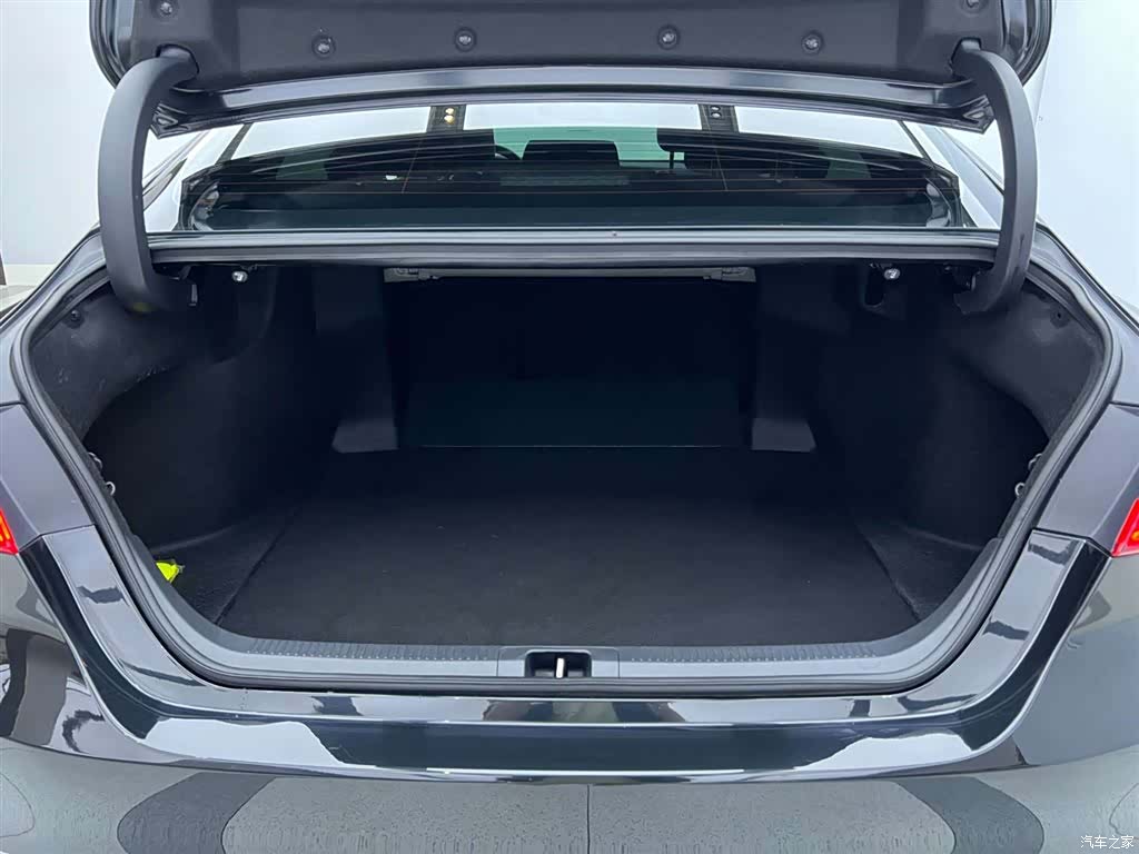 Toyota Camry, 2023 3