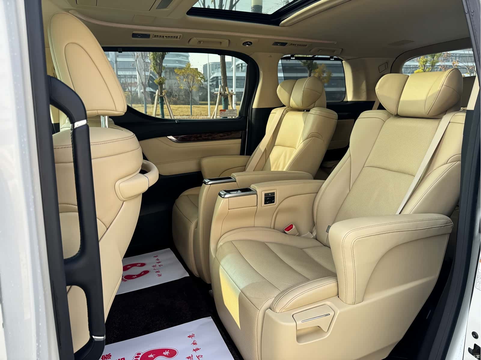 Toyota Alphard, 2019 11