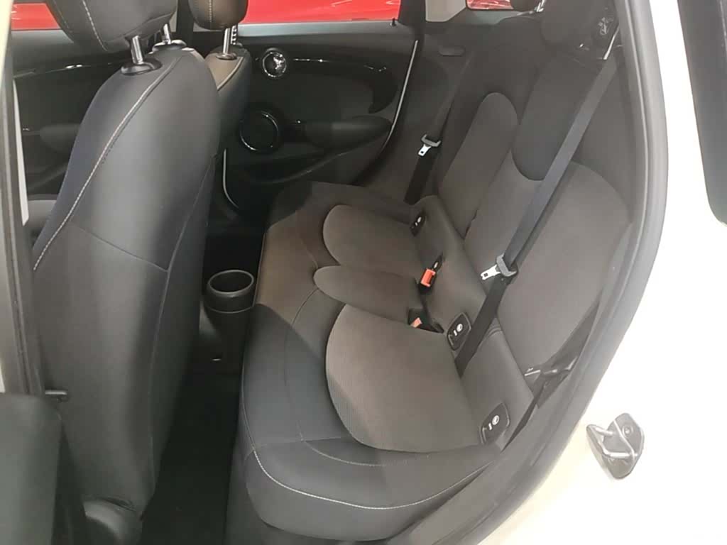 Mini ONE, 2019 17