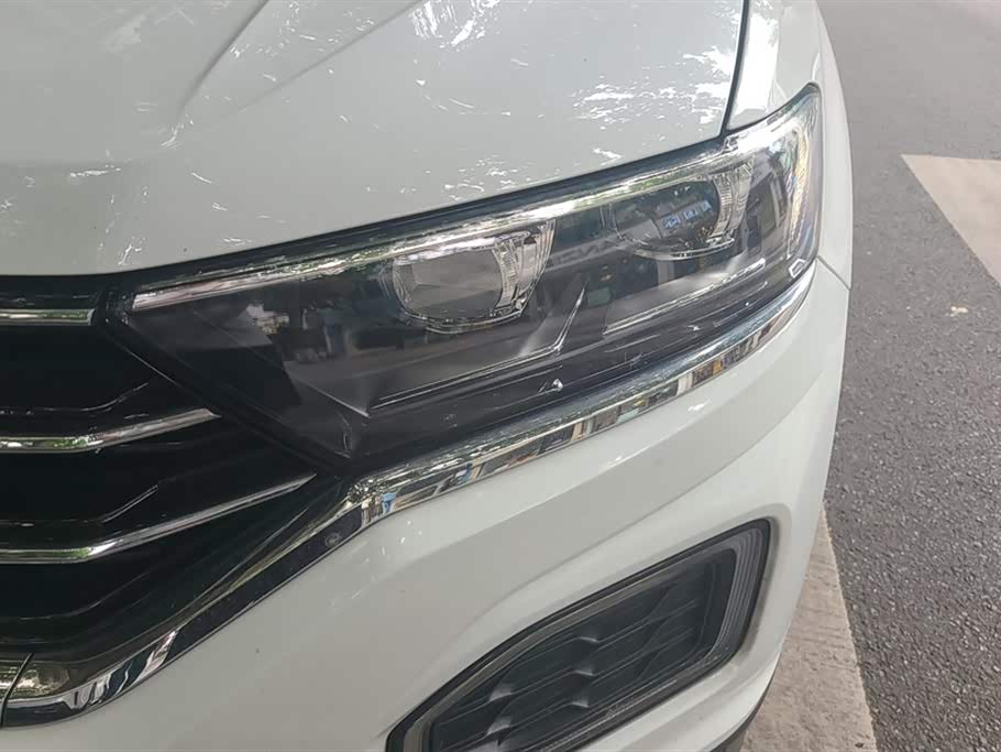 Volkswagen T-ROC exploring Songs