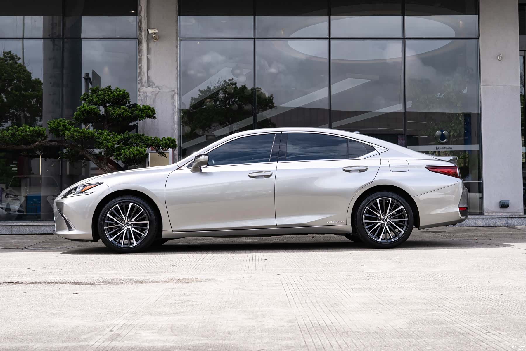 Lexus ES, 2022 4