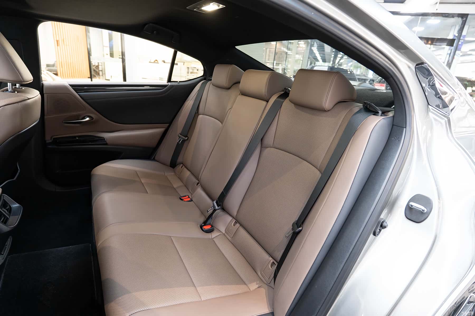 Lexus ES, 2022 12