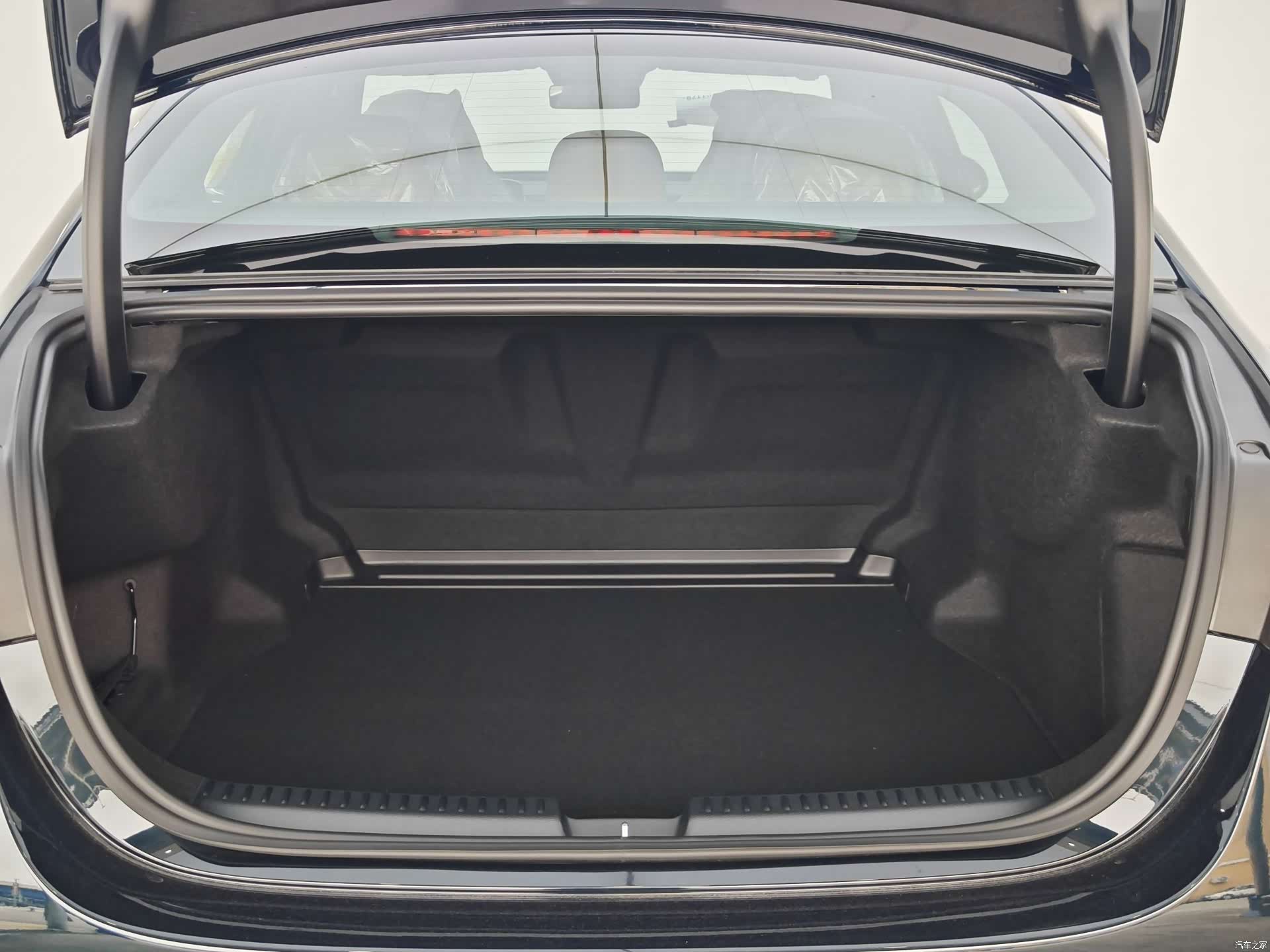 Mercedes-Benz E-Class, 2026 14