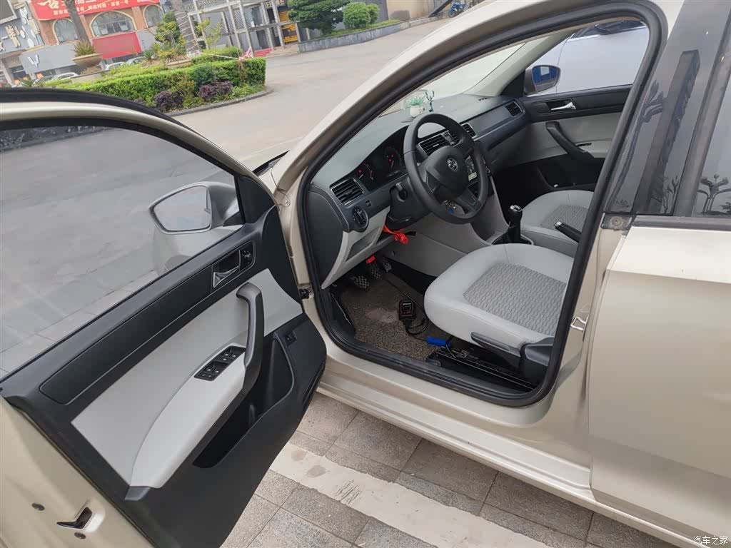 Skoda Rapid, 2016 16