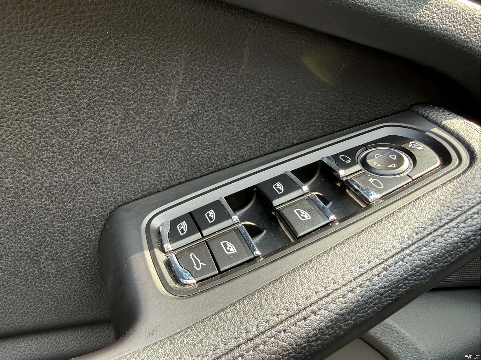 Porsche Macan, 2023 10