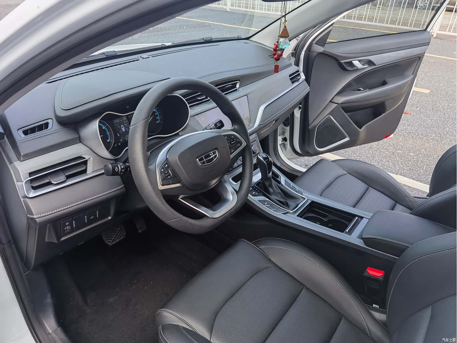 Geely Emgrand, 2022 4