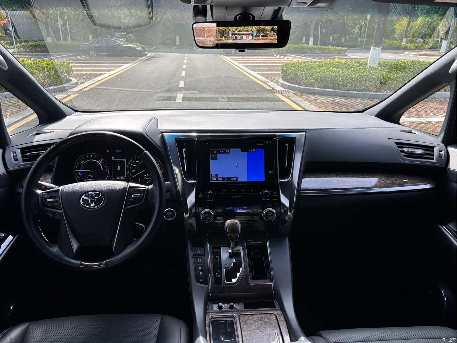 Toyota Vellfire, 2019 10