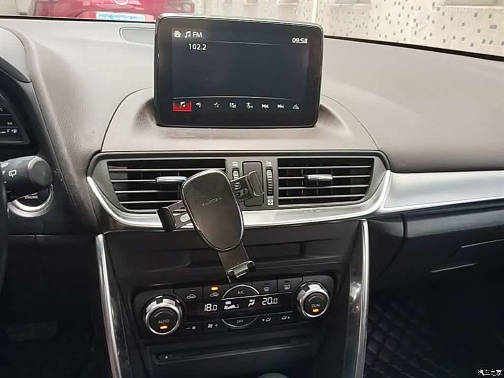 Mazda CX-4, 2019 13
